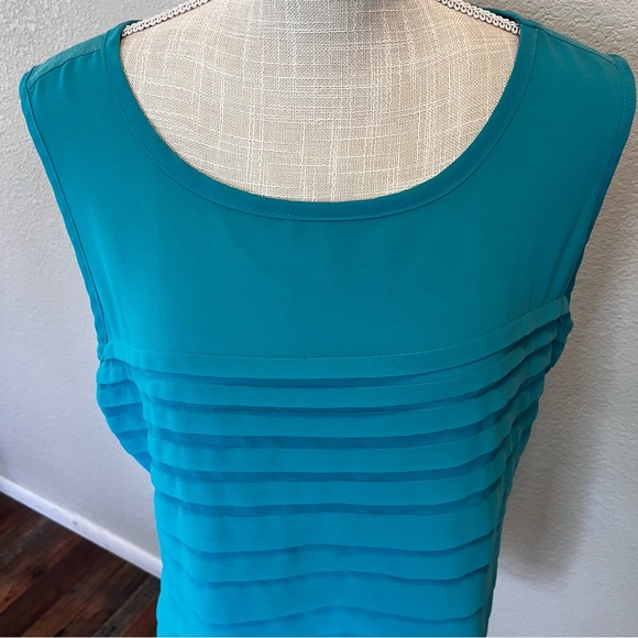 Avenue Turquoise Sleeveless Women's Top - Size 14/16 - Picture 5 of 14